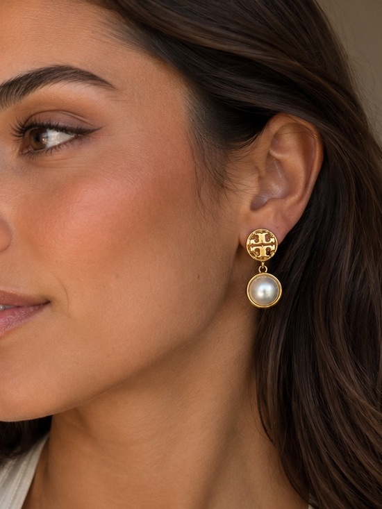 Tory Burch Jewelry - NWT Tory burch Elegant Gold and Pearl Drop Earrings